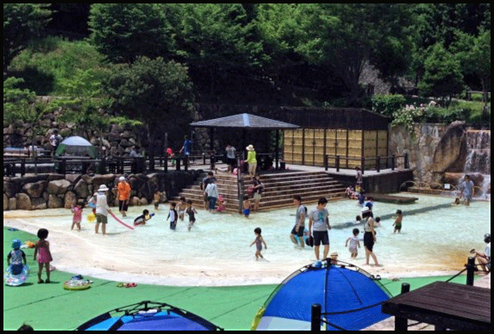 西山公園ジャブジャブ池プ幼児水遊び