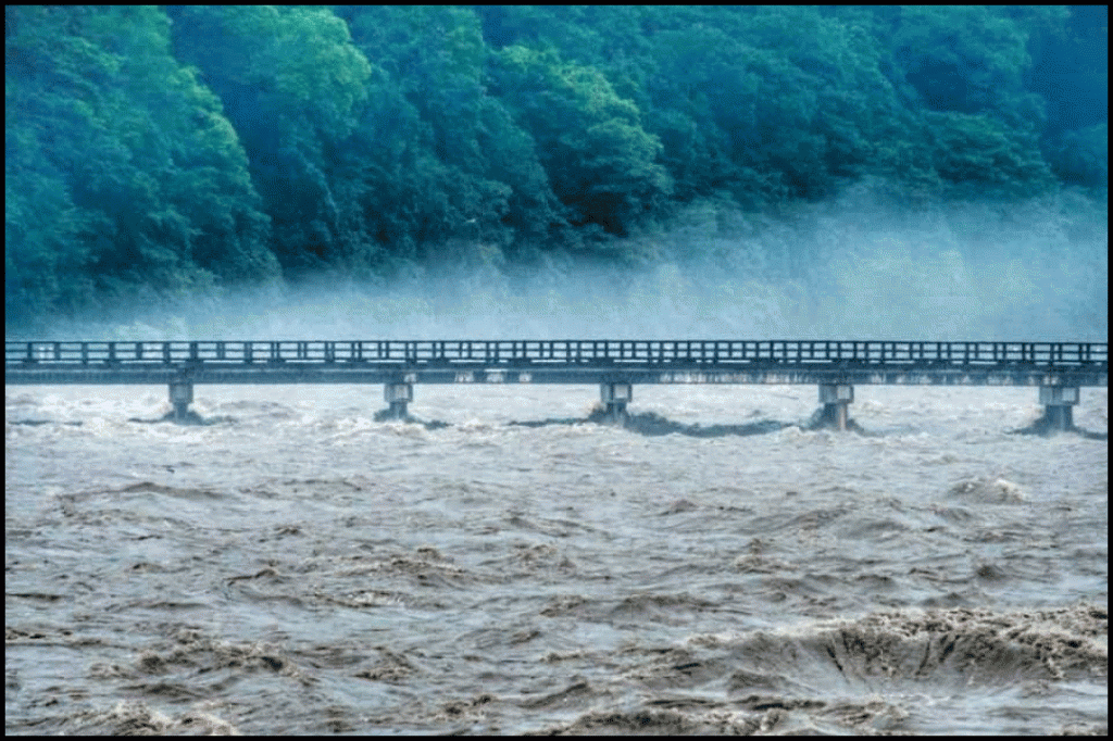 京都桂川嵐山氾濫決壊洪水で渡月橋や羽束師橋も危険